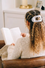 Load image into Gallery viewer, Coconut White Medium Flat Round Clip