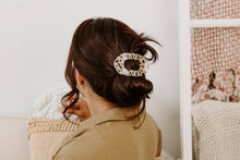 Load image into Gallery viewer, Teleties Medium Round Flat Hair Clip | Blonde Tortoise