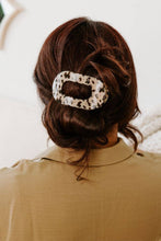 Load image into Gallery viewer, Teleties Medium Round Flat Hair Clip | Blonde Tortoise
