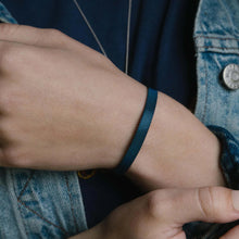 Load image into Gallery viewer, &amp;Livy - Metalystic Mesh Cuff - Sapphire
