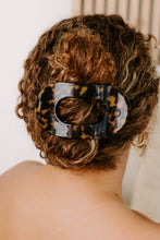 Load image into Gallery viewer, Teleties Large Round Flat Hair Clip | Tortoise
