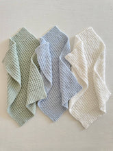 Load image into Gallery viewer, Phufy® Bliss Waffle Mini Blanket - Baby Blue
